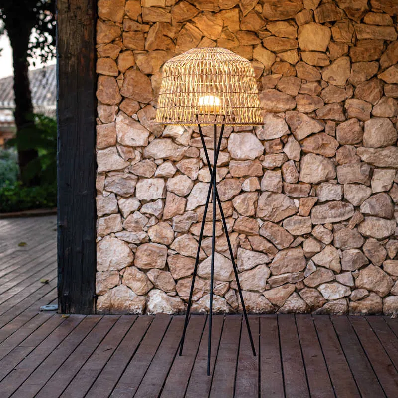 AMALFI wireless floor lamp