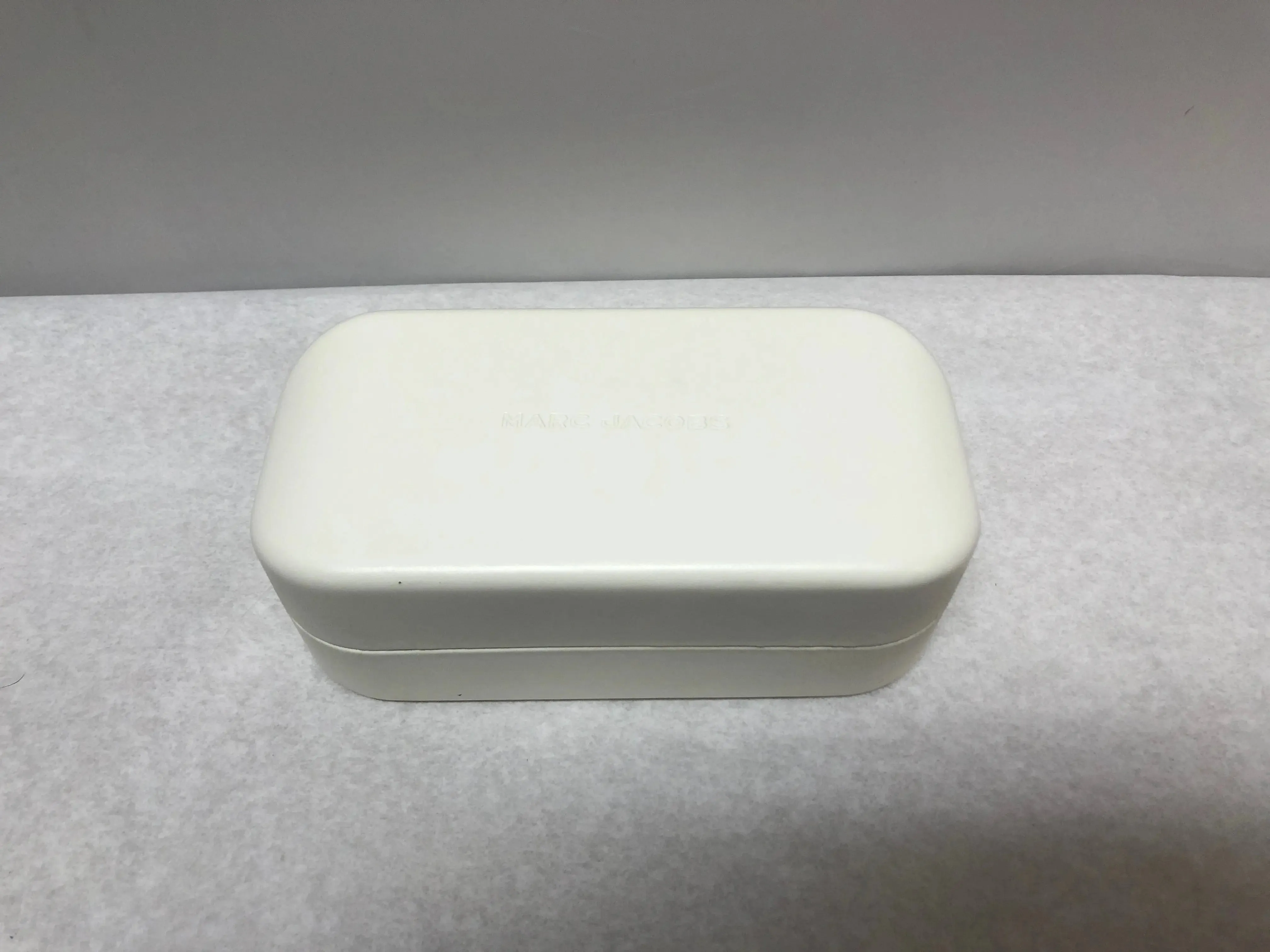 Marc Jacobs White Large Optical Eyeglasses Hard Case | KMOPT-48