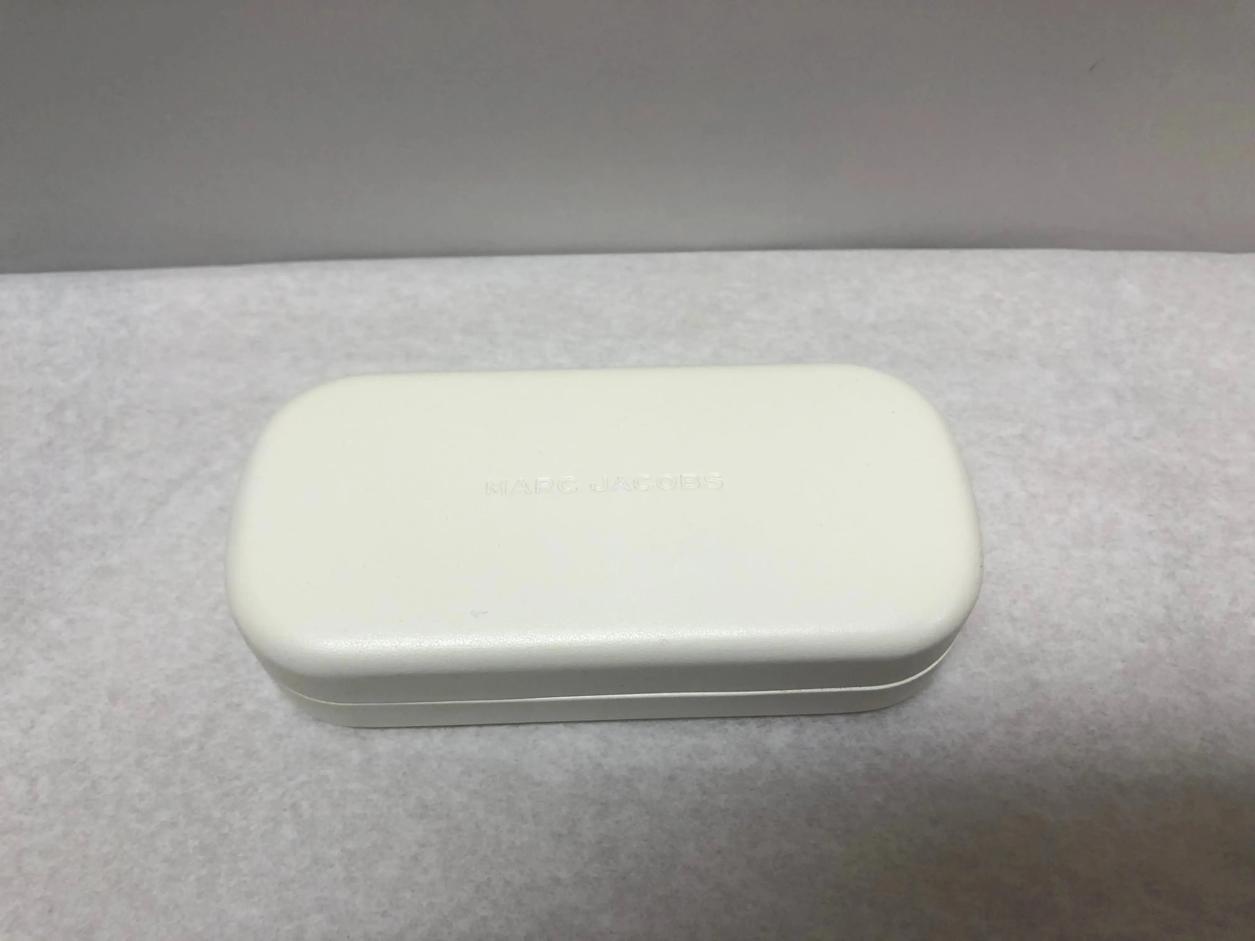 Marc Jacobs White Optical Eyeglasses Hard Case | KMOPT-47