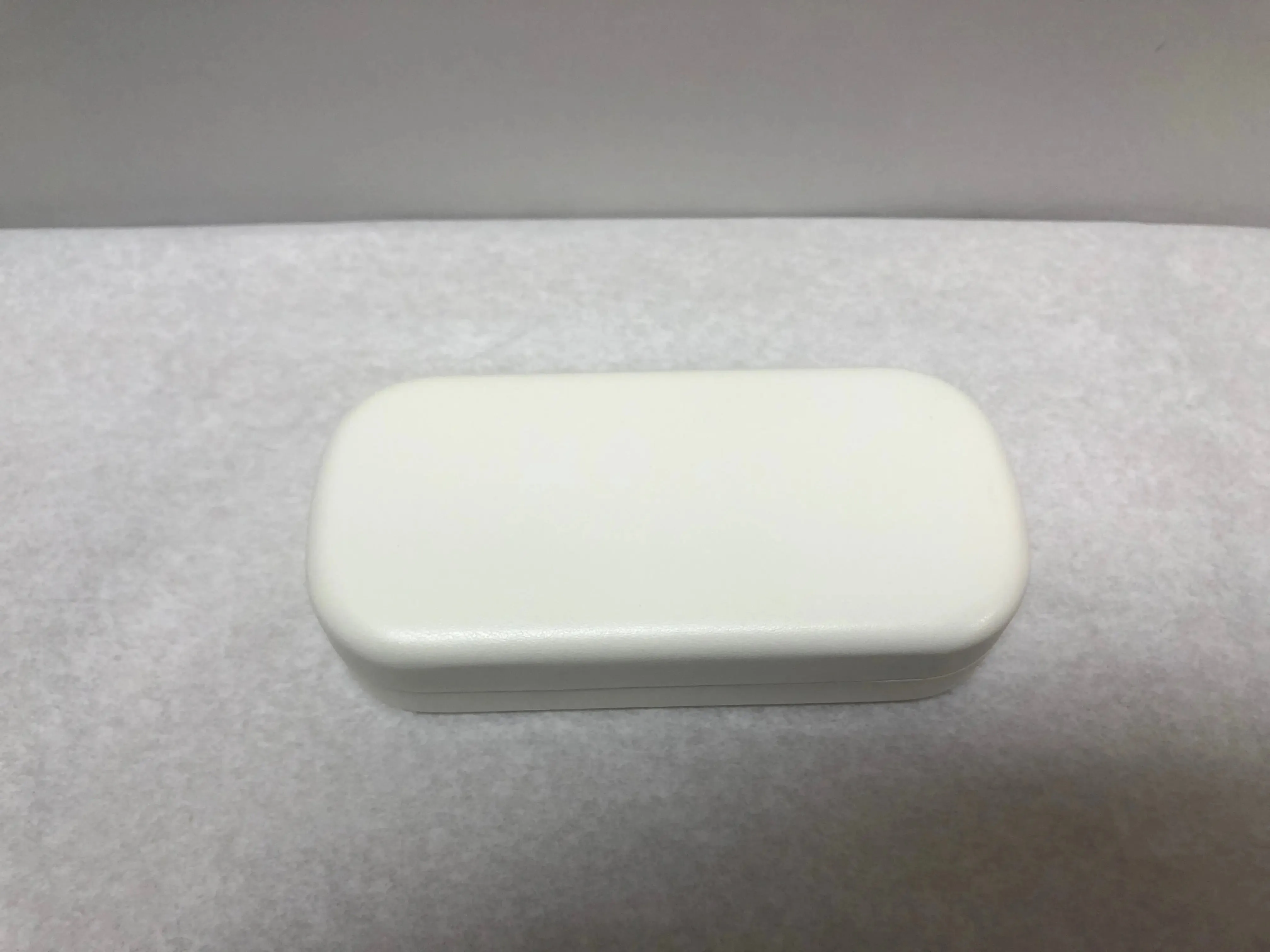 Marc Jacobs White Optical Eyeglasses Hard Case | KMOPT-47