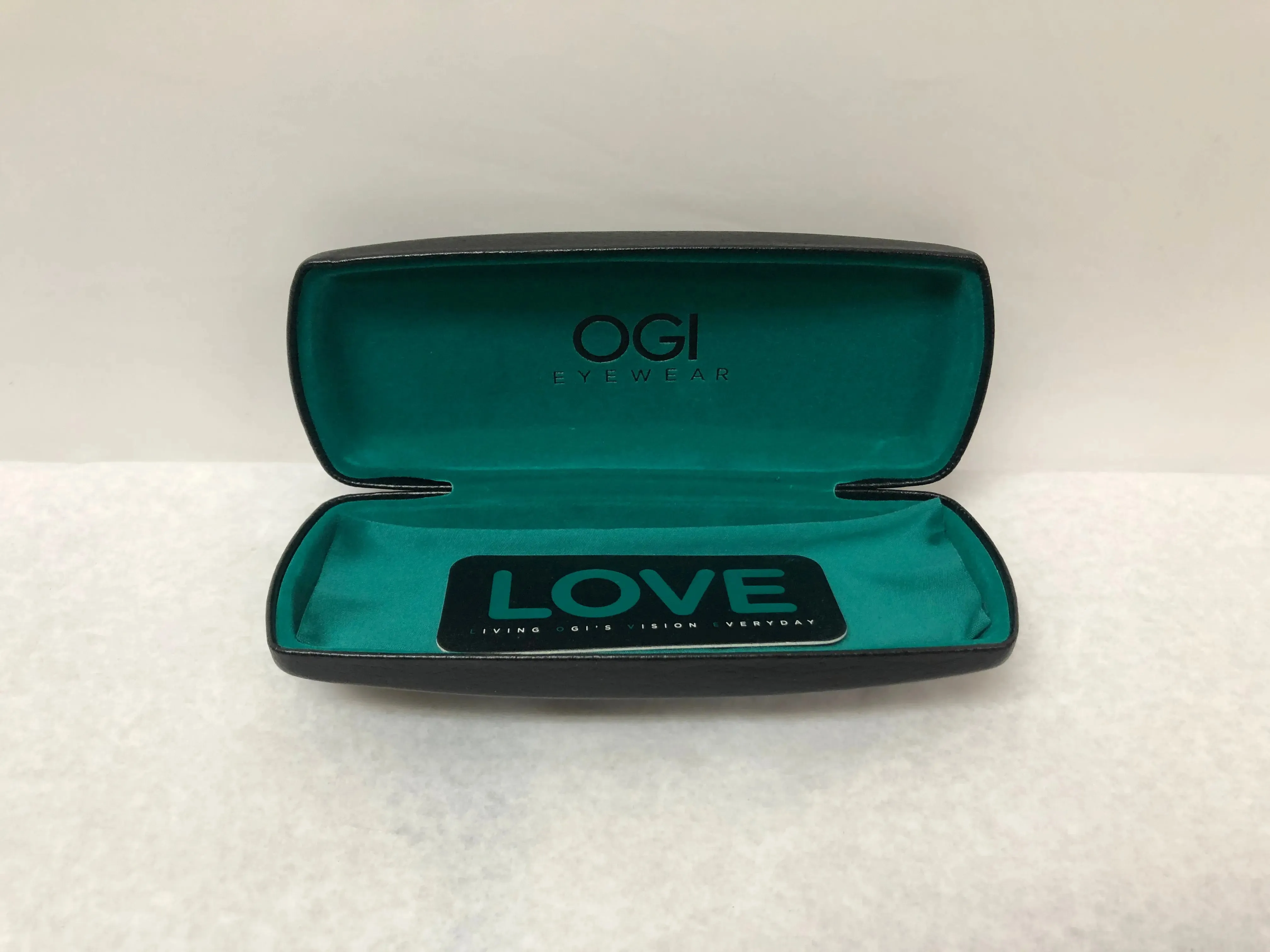 OGI, Black Optical Eyeglasses Hard Case | KMOPT-101